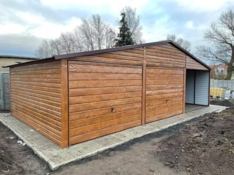 alt="Garaż blaszany blaszak drewnopodobny 6x6m wiatka 3m"