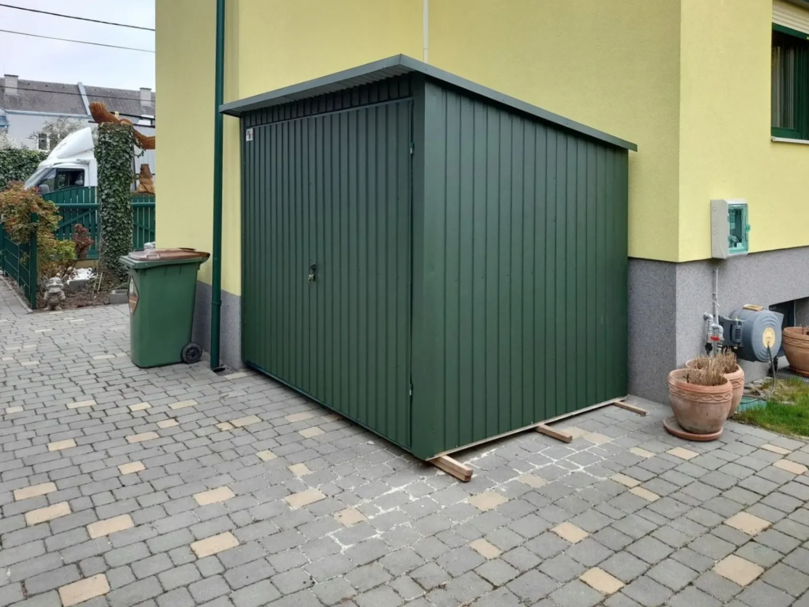 42 z tłem