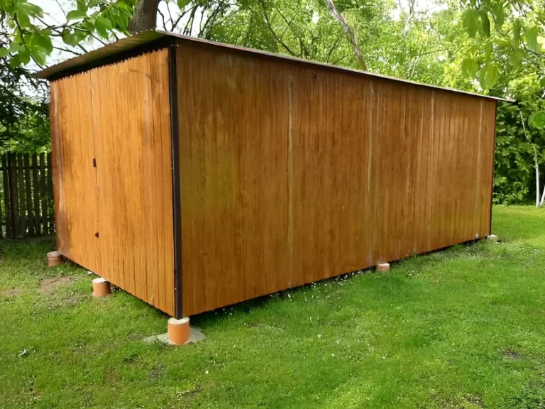 alt="nowoczesne garaże garaż blaszany 3x5 garaże blaszane"