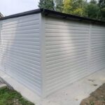 Garaz-Blaszany-6×6-automatem-grafit-bialy-premium-Sposob-otwierania-bramy-brama-podnoszona