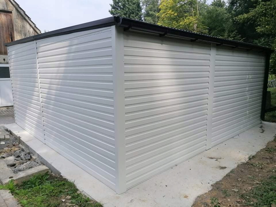 Garaz-Blaszany-6x6-automatem-grafit-bialy-premium-Sposob-otwierania-bramy-brama-podnoszona