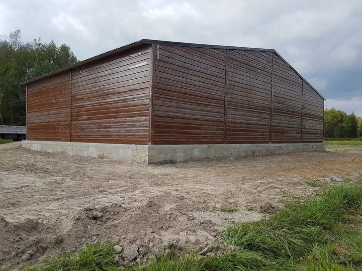 Garaz-Blaszany-Hala-Wiata-Orzech-8-3x7-brama-okno-Wysokosc-calkowita-z-przodu-3-1-m