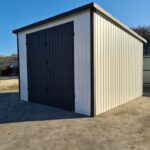 Garaz-blaszany-blaszak-pojedynczy-3×3-Grafit-Bialy-Sposob-otwierania-bramy-brama-dwuskrzydlowa-otwierana-na-boki