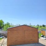 Garaz-blaszany-w-kolorze-drewnopodobnym-Marka-inna