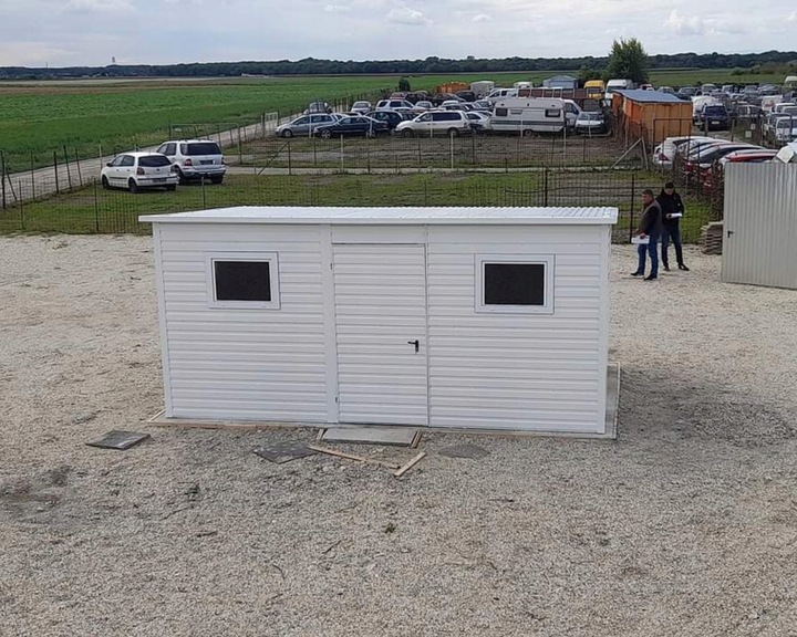 Garaze-blaszane-blaszak-garaz-bialy-profil-ocynk-Marka-inna (1)