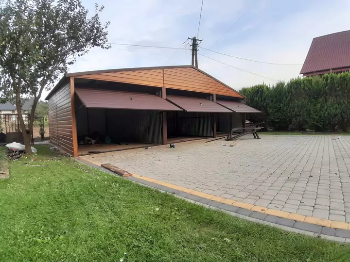 garaze-blaszane-blaszak-9x5drewnopodobne-zloty-dab-material-wykonania-metal-673365fc3c595