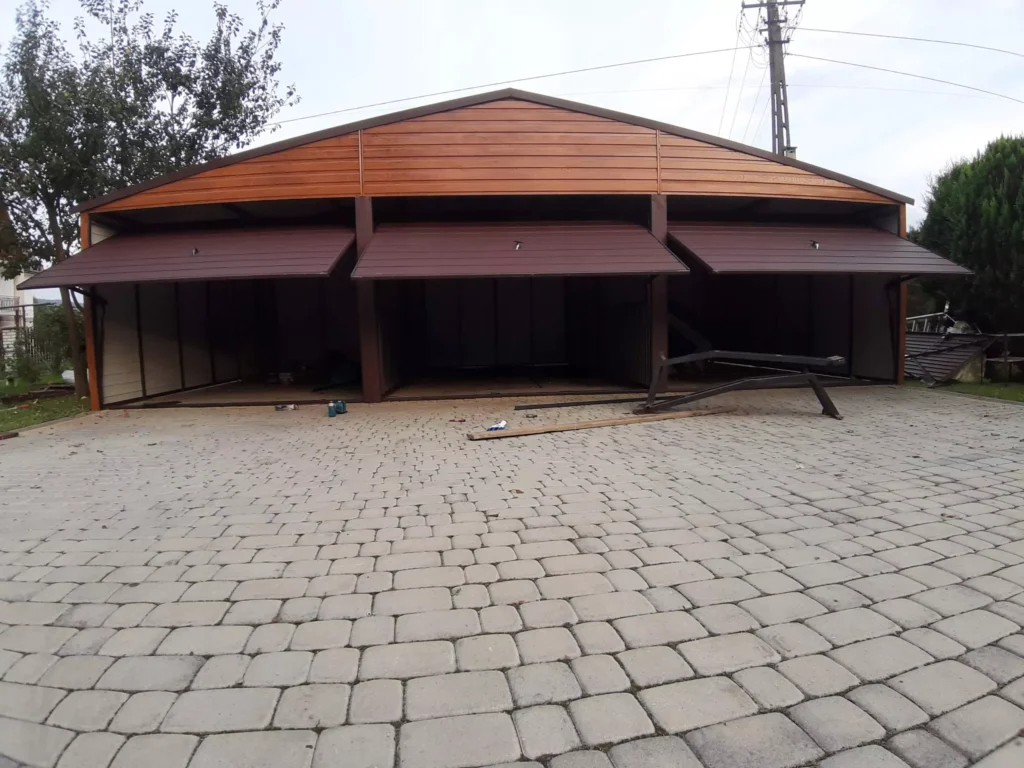 garaze-blaszane-blaszak-9x5drewnopodobne-zloty-dab-szerokosc-9-m-67335ea0869dd