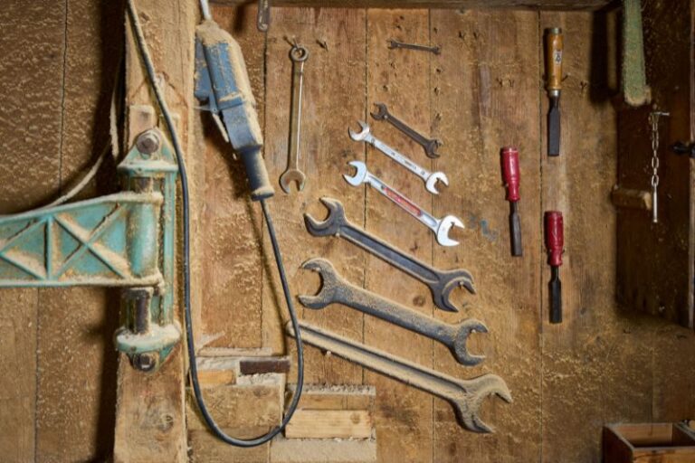 co potrzebne do postawienia garażu blaszanego