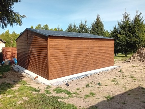 Garaz-blaszany-6x6-drewnopodobny-Zloty-Dab-grafit-Garaze-Blaszane-Blaszaki-Dlugosc-6-m