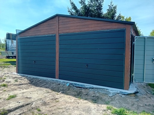 Garaz-blaszany-6x6-drewnopodobny-Zloty-Dab-grafit-Garaze-Blaszane-Blaszaki-Marka-LiderStal